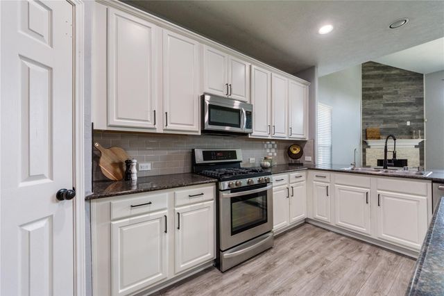 2214 Sterling Oaks Drive, Rosharon, TX 77583
