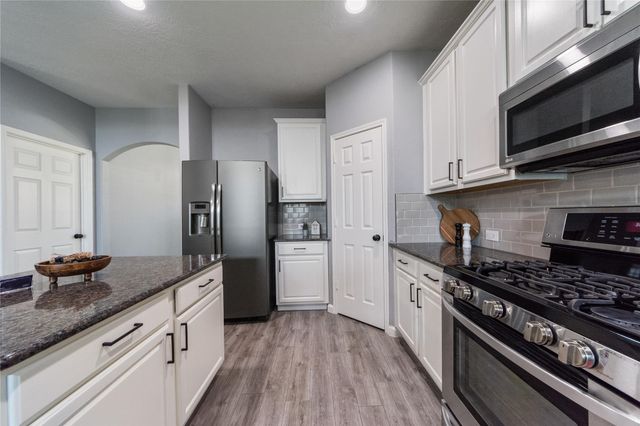 2214 Sterling Oaks Drive, Rosharon, TX 77583