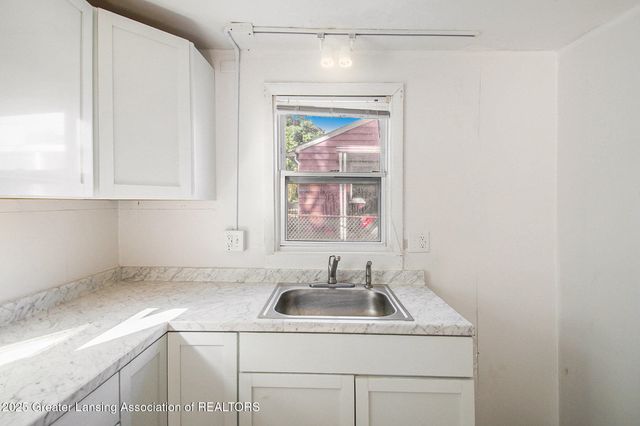 3611 Homewood Avenue, Lansing, MI 48910