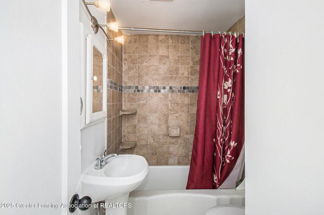 3611 Homewood Avenue, Lansing, MI 48910