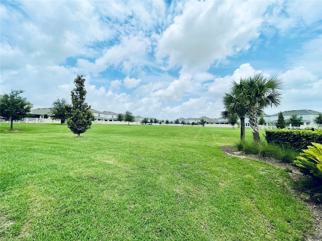 Image 3 of property listing at 412 LEMONGRASS ROAD, Minneola, FL 34715