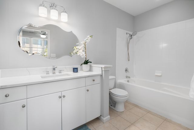 280 Seven Farms Drive Unit 202, Charleston, SC 29492