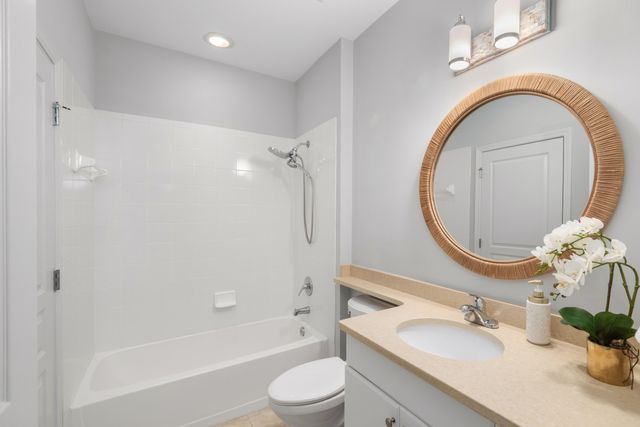 280 Seven Farms Drive Unit 202, Charleston, SC 29492