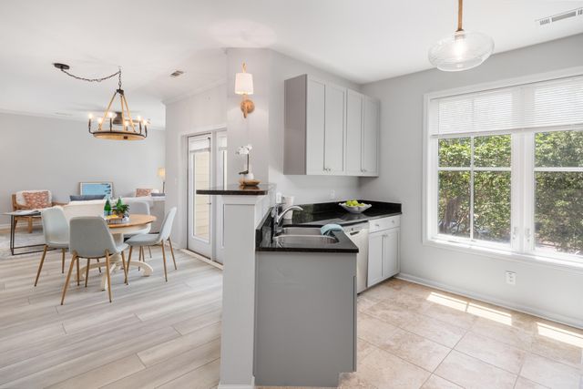 280 Seven Farms Drive Unit 202, Charleston, SC 29492