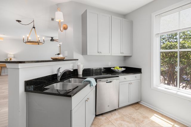 280 Seven Farms Drive Unit 202, Charleston, SC 29492