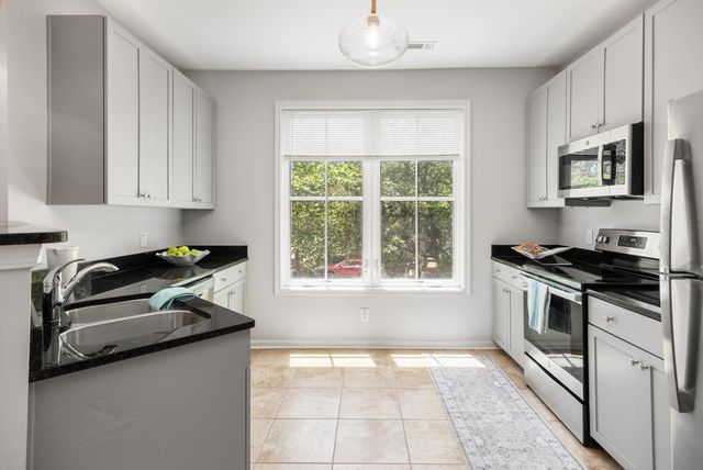 280 Seven Farms Drive Unit 202, Charleston, SC 29492