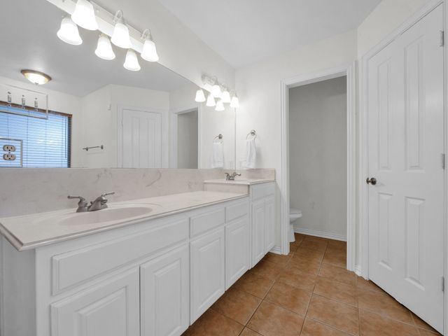 1020 Oak Hollow Lane, Seagoville, TX 75159