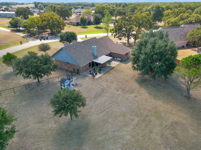 1020 Oak Hollow Lane, Seagoville, TX 75159
