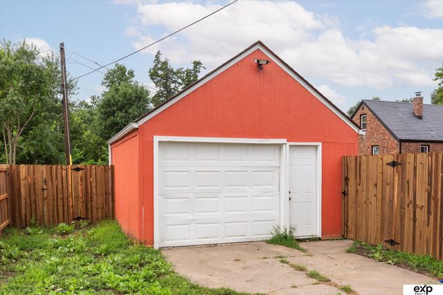 2703 Crown Point Avenue, Omaha, NE 68111