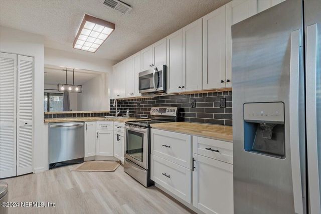 7701 BAYMEADOWS Circle W 1124, Jacksonville, FL 32256