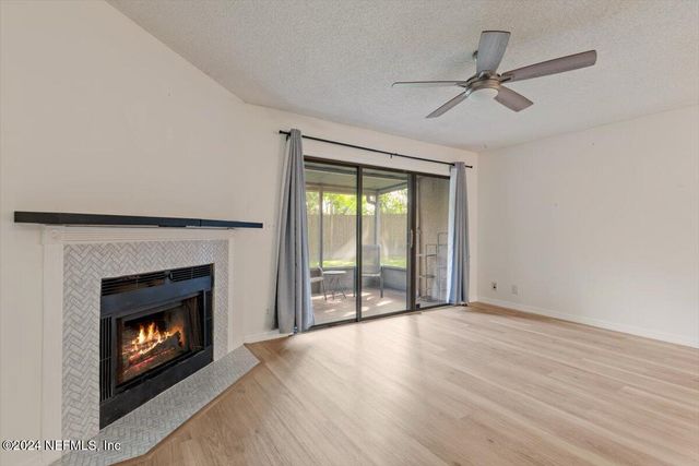 7701 BAYMEADOWS Circle W 1124, Jacksonville, FL 32256