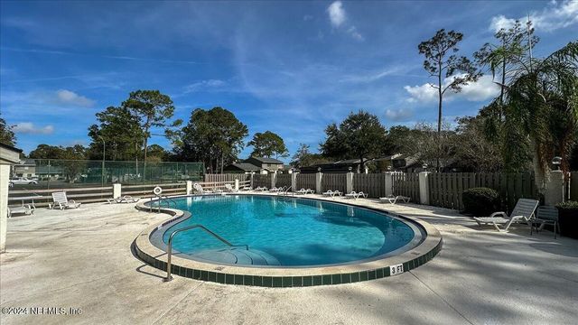 7701 BAYMEADOWS Circle W 1124, Jacksonville, FL 32256