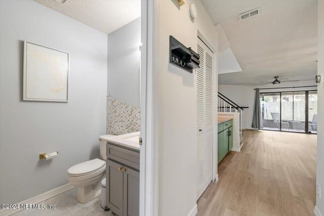 7701 BAYMEADOWS Circle W 1124, Jacksonville, FL 32256