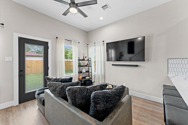 6904 Covington Drive B, Houston, TX 77091