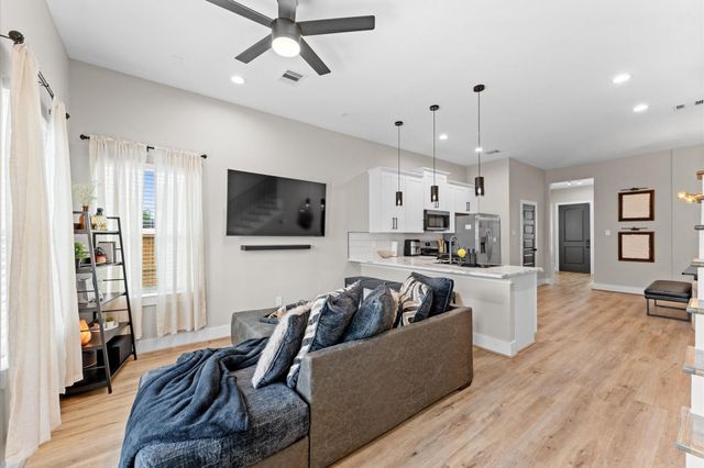 6904 Covington Drive B, Houston, TX 77091