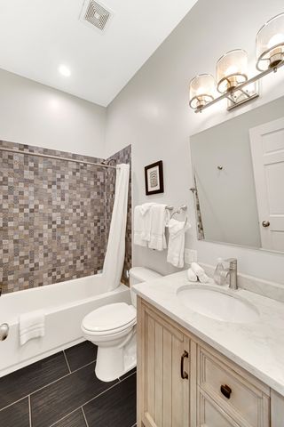 2123 W Adams Street, Chicago, IL 60612