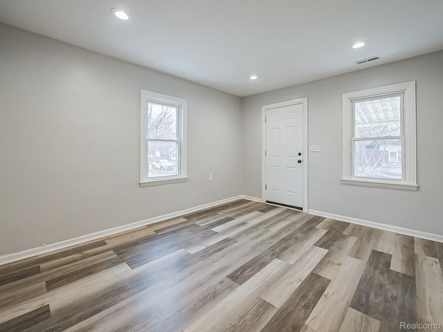 23352 Powell Avenue, Hazel Park, MI 48030