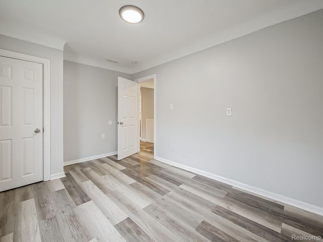 23352 Powell Avenue, Hazel Park, MI 48030