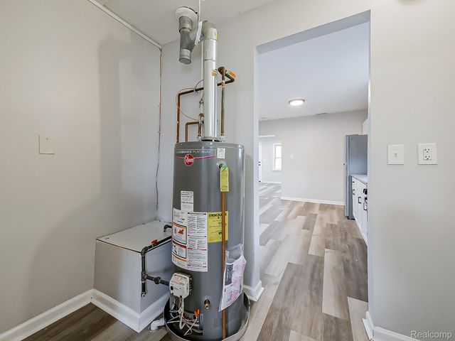 23352 Powell Avenue, Hazel Park, MI 48030