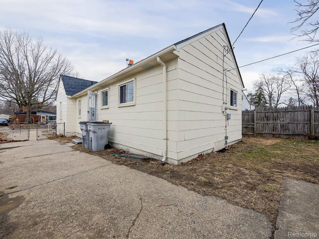 23352 Powell Avenue, Hazel Park, MI 48030
