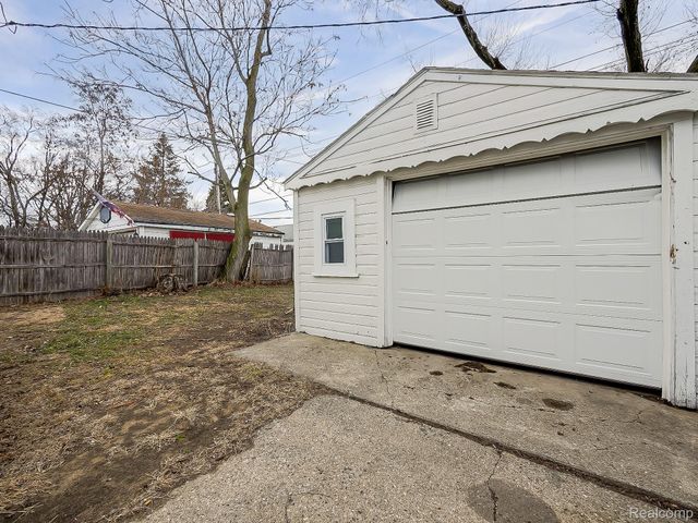 23352 Powell Avenue, Hazel Park, MI 48030