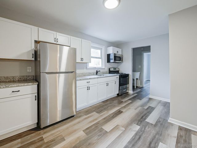 23352 Powell Avenue, Hazel Park, MI 48030