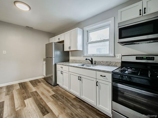 23352 Powell Avenue, Hazel Park, MI 48030