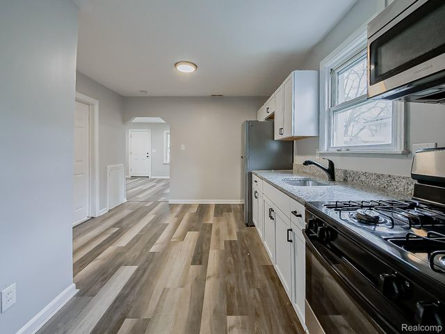 23352 Powell Avenue, Hazel Park, MI 48030