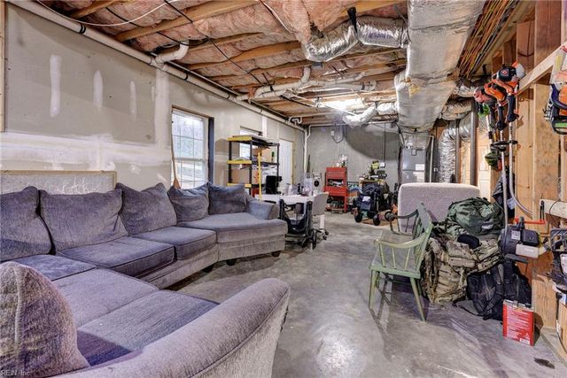 8747 Davenport RD, Gloucester, VA 23061