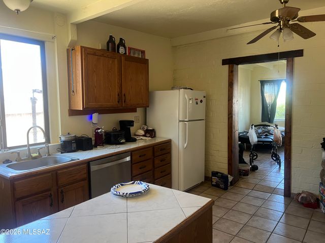 719 W Paris Promenade, Tucson, AZ 85705
