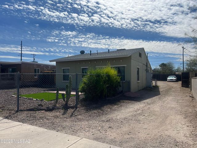 719 W Paris Promenade, Tucson, AZ 85705