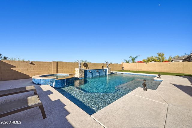 2310 W KACHINA Trail, Phoenix, AZ 85041