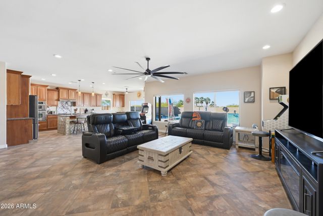 2310 W KACHINA Trail, Phoenix, AZ 85041