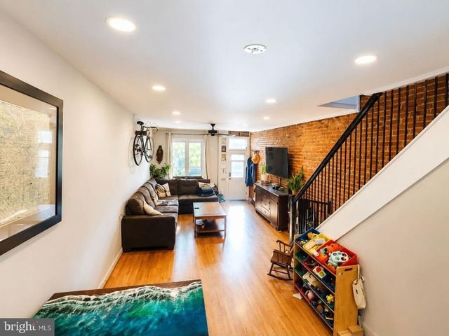 102 S CLINTON ST, Baltimore, MD 21224