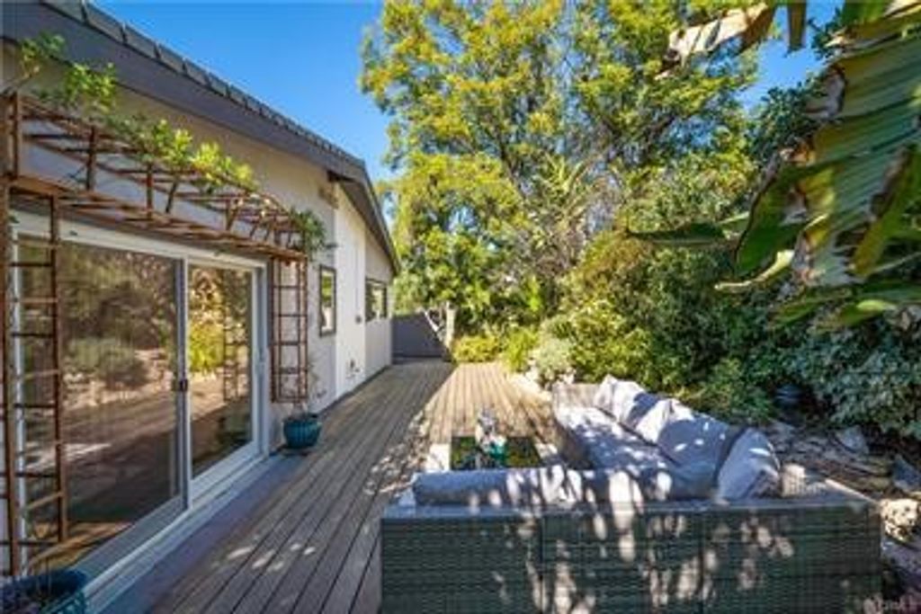 22540 Cass Ave, Woodland Hills, CA 91364 — photo 2