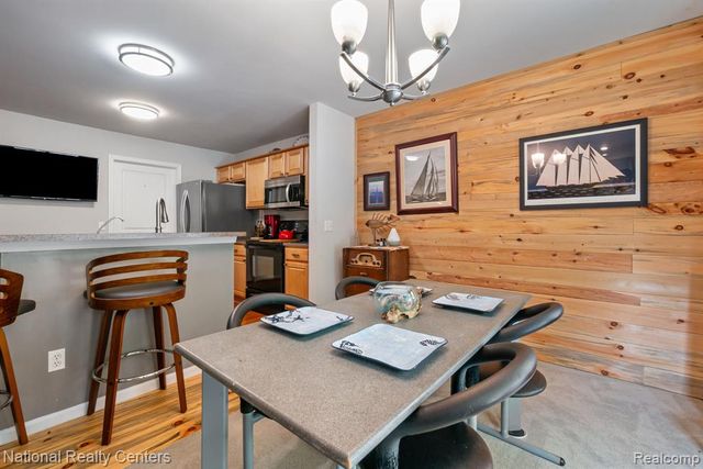 8019 Springdale Drive, White Lake, MI 48386