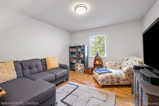 8019 Springdale Drive, White Lake, MI 48386