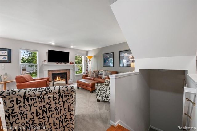 8019 Springdale Drive, White Lake, MI 48386