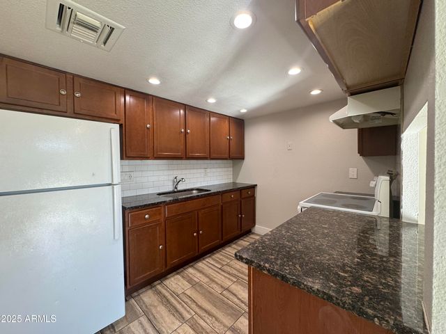 6814 N 35TH Avenue D, Phoenix, AZ 85017