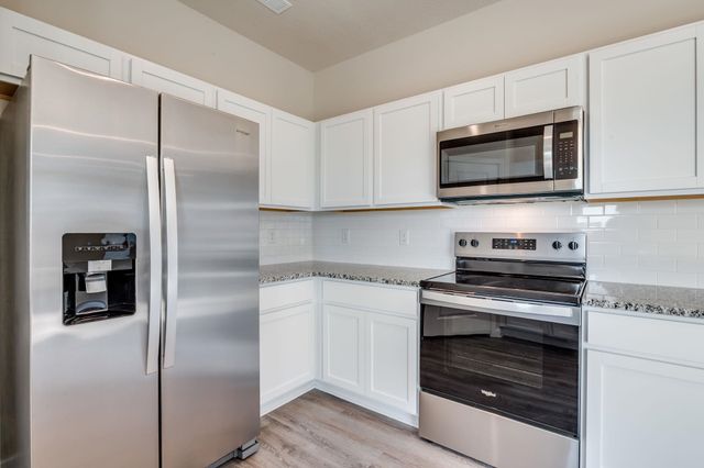 217 Lakeside Dr, Cheney, KS 67025