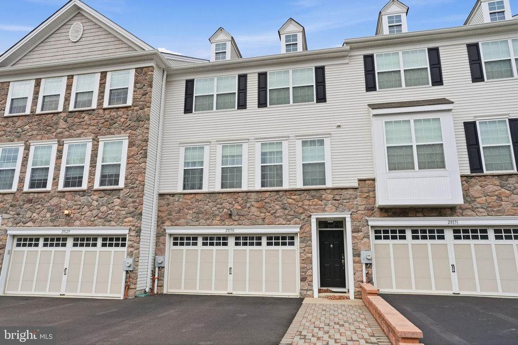 28130 HICKORY LN, Langhorne, PA 19047