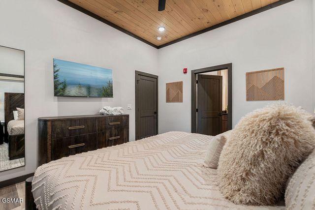 2905 Raven Fork Circle, Sevierville, TN 37876