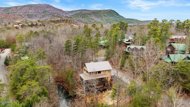 2905 Raven Fork Circle, Sevierville, TN 37876