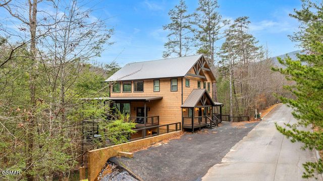 2905 Raven Fork Circle, Sevierville, TN 37876
