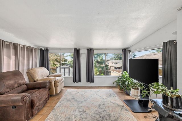 720 CARMON CIR, Cheyenne, WY 82001