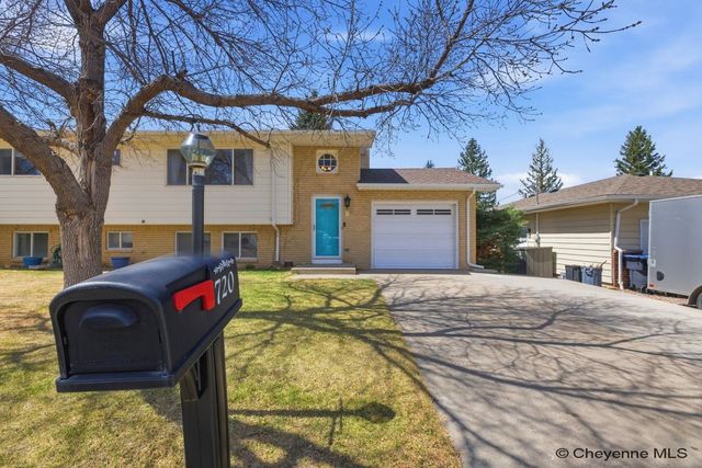 720 CARMON CIR, Cheyenne, WY 82001