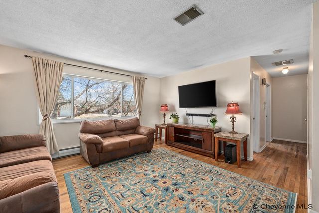 720 CARMON CIR, Cheyenne, WY 82001