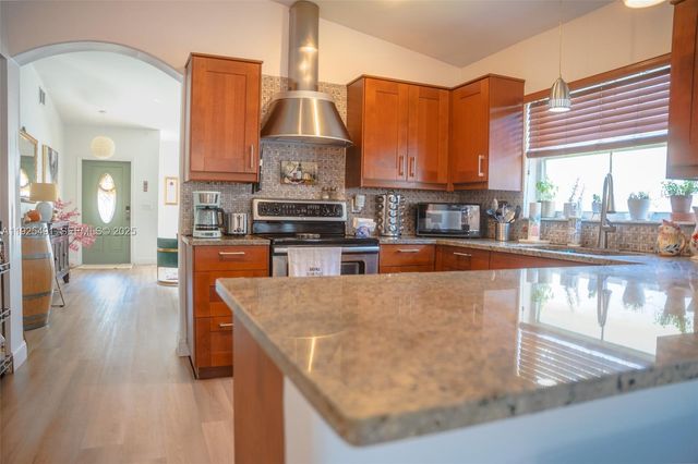 20875 NW 20th St, Pembroke Pines, FL 33029