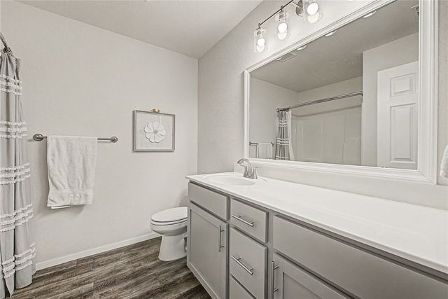 517 Woodcreek Loop, Lowell, AR 72745