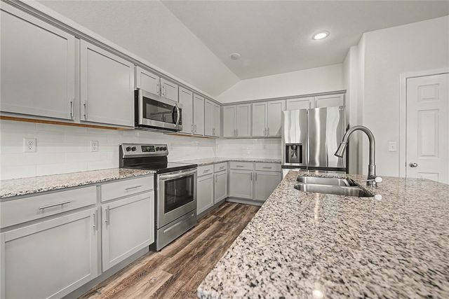 517 Woodcreek Loop, Lowell, AR 72745